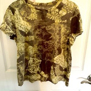 Super soft T-shirt in greens. Size M